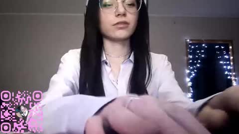 Snapshot of rosellalafferty chatting on 17, 12, 2025 Violeta online show from 17, 12, 2025