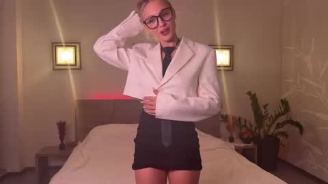 Roselyn  online show from 22, 11, 2025