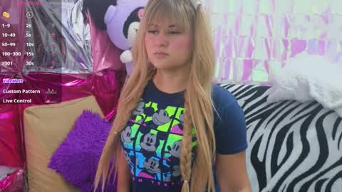 Snapshot of rosemiller01 chatting on 19, 11, 2025 BabyRose online show from 19, 11, 2025