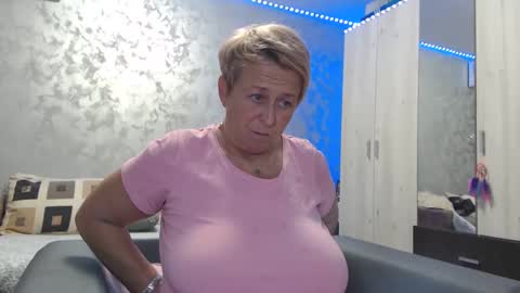 Lovepinklilly online show from 15, 12, 2024
