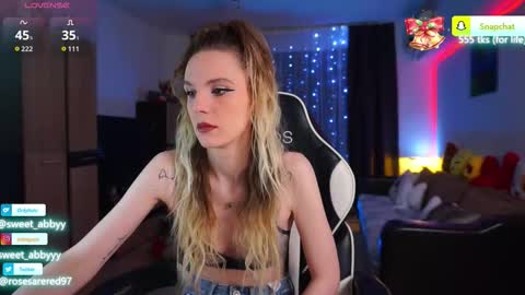 Snapshot of rosesarered97 chatting on 18, 12, 2025 Abbygail online show from 18, 12, 2025