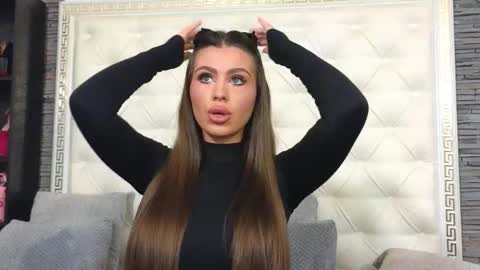 Snapshot of rosevanessa chatting on 3, 11, 2025 Gabriela online show from 3, 11, 2025