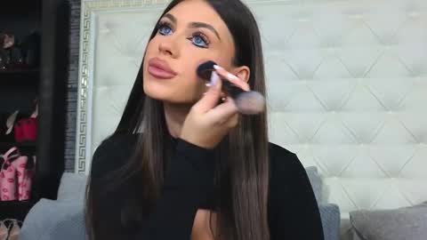 Snapshot of rosevanessa chatting on 4, 11, 2025 Gabriela online show from 4, 11, 2025