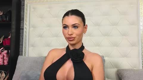 Snapshot of rosevanessa chatting on 5, 11, 2025 Gabriela online show from 5, 11, 2025