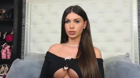 Snapshot of rosevanessa chatting on 6, 11, 2025 Gabriela online show from 6, 11, 2025