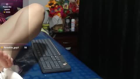 Snapshot of roshy_multisquirt chatting on 13, 11, 2025 roshy online show from 13, 11, 2025