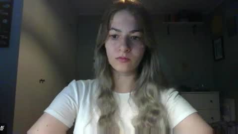 Snapshot of rosie_june chatting on 9, 10, 2025 Rosie online show from 9, 10, 2025