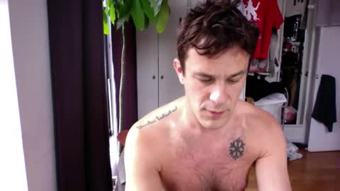 Snapshot of rosscollab chatting on 22, 3, 2026 RossCollab online show from 22, 3, 2026