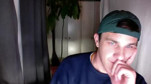 Snapshot of rosscollab chatting on 23, 3, 2026 RossCollab online show from 23, 3, 2026