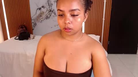 Snapshot of rosselyn_ chatting on 24, 10, 2025 Rossi Hill online show from 24, 10, 2025