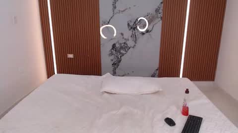 Snapshot of rosselyn_ chatting on 15, 11, 2025 Rossi Hill online show from 15, 11, 2025