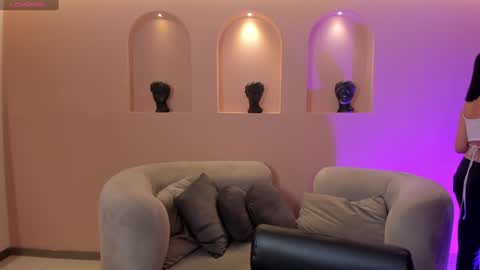 Snapshot of rossierhoades chatting on 3, 2, 2025 Rossie Rhoades online show from 3, 2, 2025