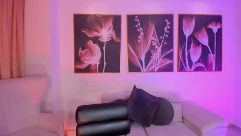 Snapshot of rossierhoades chatting on 17, 10, 2025 Rossie Rhoades online show from 17, 10, 2025