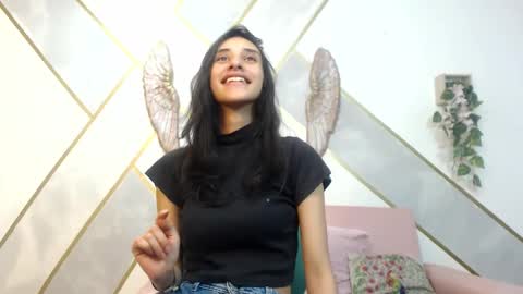 Snapshot of roxana_cyrano chatting on 24, 10, 2025 online show from 24, 10, 2025