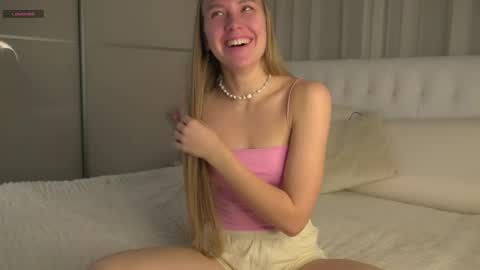 Snapshot of roxanelan chatting on 2, 11, 2025 Anna Lokiss online show from 2, 11, 2025