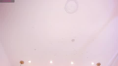 Roxanne Hale  online show from 16, 11, 2025