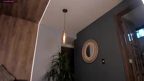 Roxanne Hill  online show from 5, 12, 2025