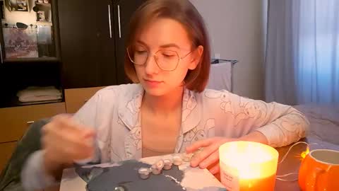 Snapshot of roxannemedicus chatting on 28, 9, 2025 Rose online show from 28, 9, 2025