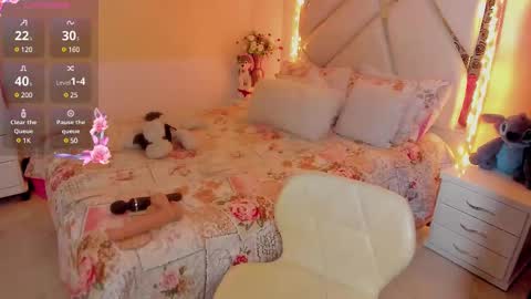 roxannkanneth_ online show from 6, 3, 2025