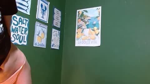 Snapshot of roxiehood chatting on 24, 10, 2025 Roxie online show from 24, 10, 2025