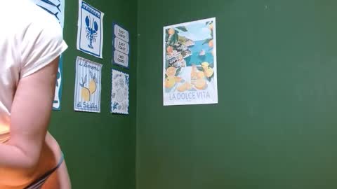 Snapshot of roxiehood chatting on 27, 10, 2025 Roxie online show from 27, 10, 2025