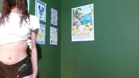 Snapshot of roxiehood chatting on 29, 10, 2025 Roxie online show from 29, 10, 2025