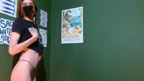 Snapshot of roxiehood chatting on 4, 11, 2025 Roxie online show from 4, 11, 2025