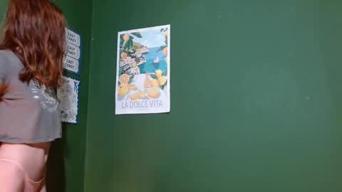 Snapshot of roxiehood chatting on 12, 11, 2025 Roxie online show from 12, 11, 2025