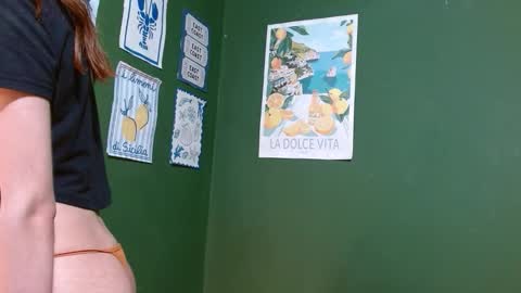 Snapshot of roxiehood chatting on 16, 11, 2025 Roxie online show from 16, 11, 2025