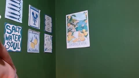 Snapshot of roxiehood chatting on 21, 11, 2025 Roxie online show from 21, 11, 2025