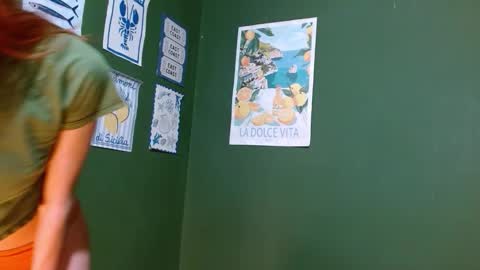 Snapshot of roxiehood chatting on 14, 12, 2025 Roxie online show from 14, 12, 2025