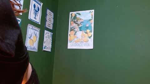 Snapshot of roxiehood chatting on 17, 12, 2025 Roxie online show from 17, 12, 2025