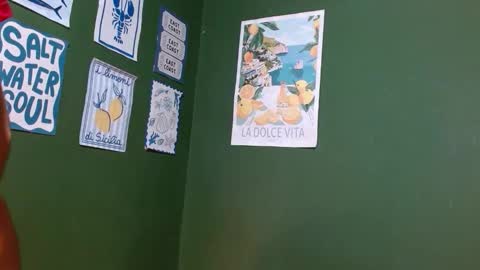 Snapshot of roxiehood chatting on 18, 12, 2025 Roxie online show from 18, 12, 2025