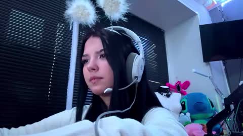 Snapshot of roxiepiurkowski chatting on 15, 10, 2025 Hana online show from 15, 10, 2025