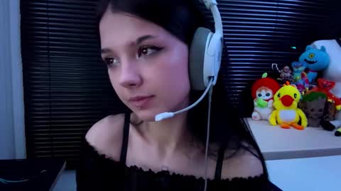 Snapshot of roxiepiurkowski chatting on 18, 10, 2025 Hana online show from 18, 10, 2025