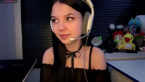 Snapshot of roxiepiurkowski chatting on 28, 11, 2025 Hana online show from 28, 11, 2025