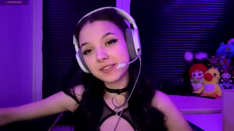 Snapshot of roxiepiurkowski chatting on 4, 12, 2025 Hana online show from 4, 12, 2025