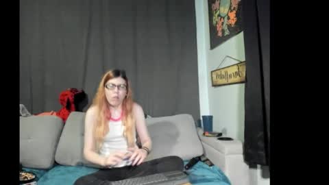 roxihazeleyes online show from 27, 10, 2025