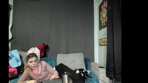 roxihazeleyes online show from 20, 11, 2025