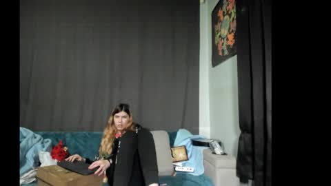 roxihazeleyes online show from 15, 12, 2025