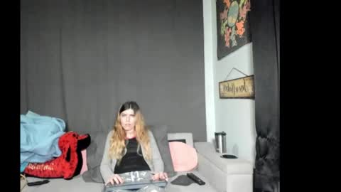 roxihazeleyes online show from 10, 2, 2026