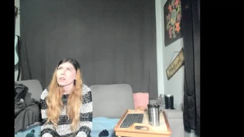 roxihazeleyes online show from 13, 3, 2026