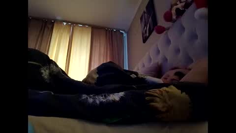 Snapshot of roxolanaa_sexy chatting on 4, 1, 2025 ROXOLANAA SEXY online show from 4, 1, 2025