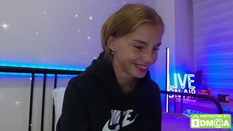 Snapshot of roxxxie_reid chatting on 13, 9, 2025 Roxieex ABBY online show from 13, 9, 2025