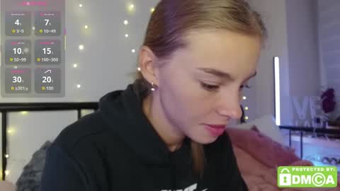 Snapshot of roxxxie_reid chatting on 23, 9, 2025 Roxieex ABBY online show from 23, 9, 2025