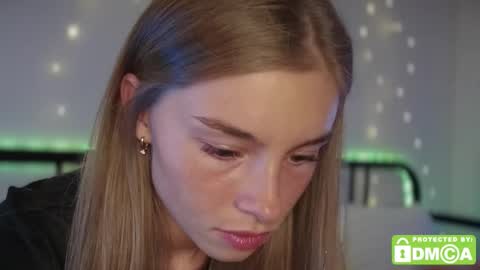 Snapshot of roxxxie_reid chatting on 16, 10, 2025 Roxieex ABBY online show from 16, 10, 2025