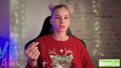 Snapshot of roxxxie_reid chatting on 9, 11, 2025 Roxieex ABBY online show from 9, 11, 2025