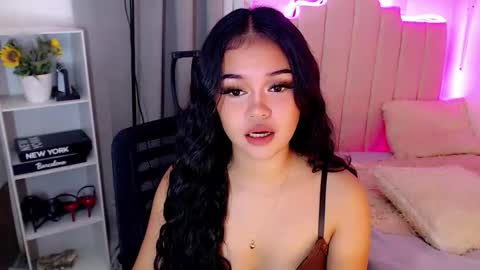 Snapshot of roxxy_blossom chatting on 3, 11, 2025 roxxy_blossom online show from 3, 11, 2025