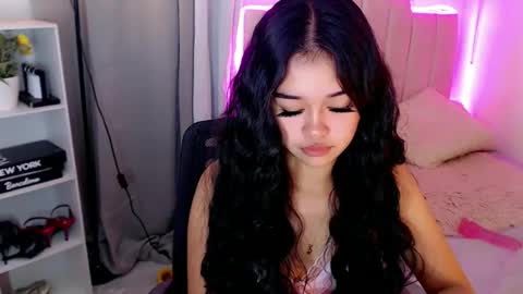 Snapshot of roxxy_blossom chatting on 4, 11, 2025 roxxy_blossom online show from 4, 11, 2025