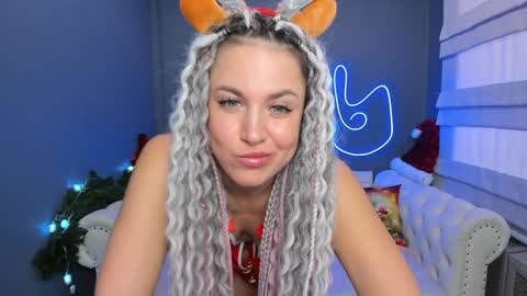 Snapshot of roxy_mars chatting on 2, 1, 2025 Roxy online show from 2, 1, 2025
